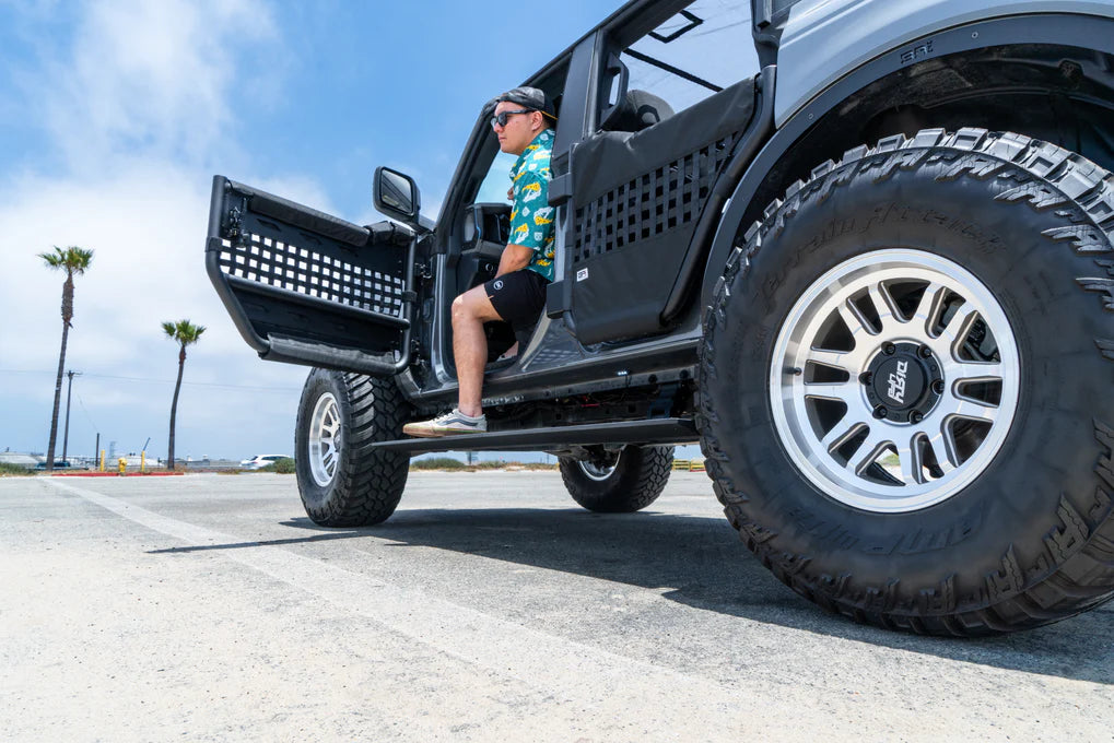 Body Armor 4x4 E-Power Board Steps – 2021–2024 Ford Bronco 4-Door Retractable Power Steps with Off-Road Protection and Modern Convenience